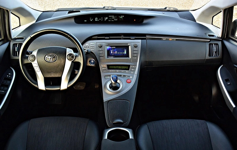 Toyota Prius cena 49000 przebieg: 125999, rok produkcji 2014 z Łódź małe 781